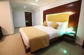 Hotel Oyo Swastik Char Rasta Cg Road Ahmedabad