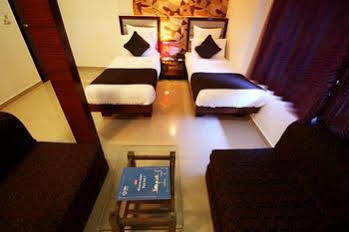 Oyo Swastik Char Rasta Cg Road Hotel