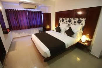 Oyo Swastik Char Rasta Cg Road Hotel