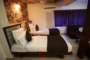 Hotel Oyo Swastik Char Rasta Cg Road