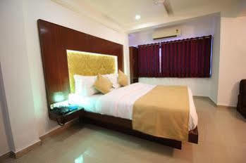 Hotel Oyo Swastik Char Rasta Cg Road 3*