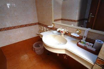 Hotel Epsilon 3*