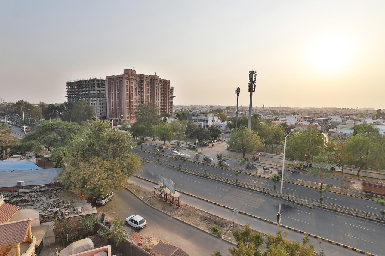 Oyo 11922 Sunstar 3* Ahmedabad