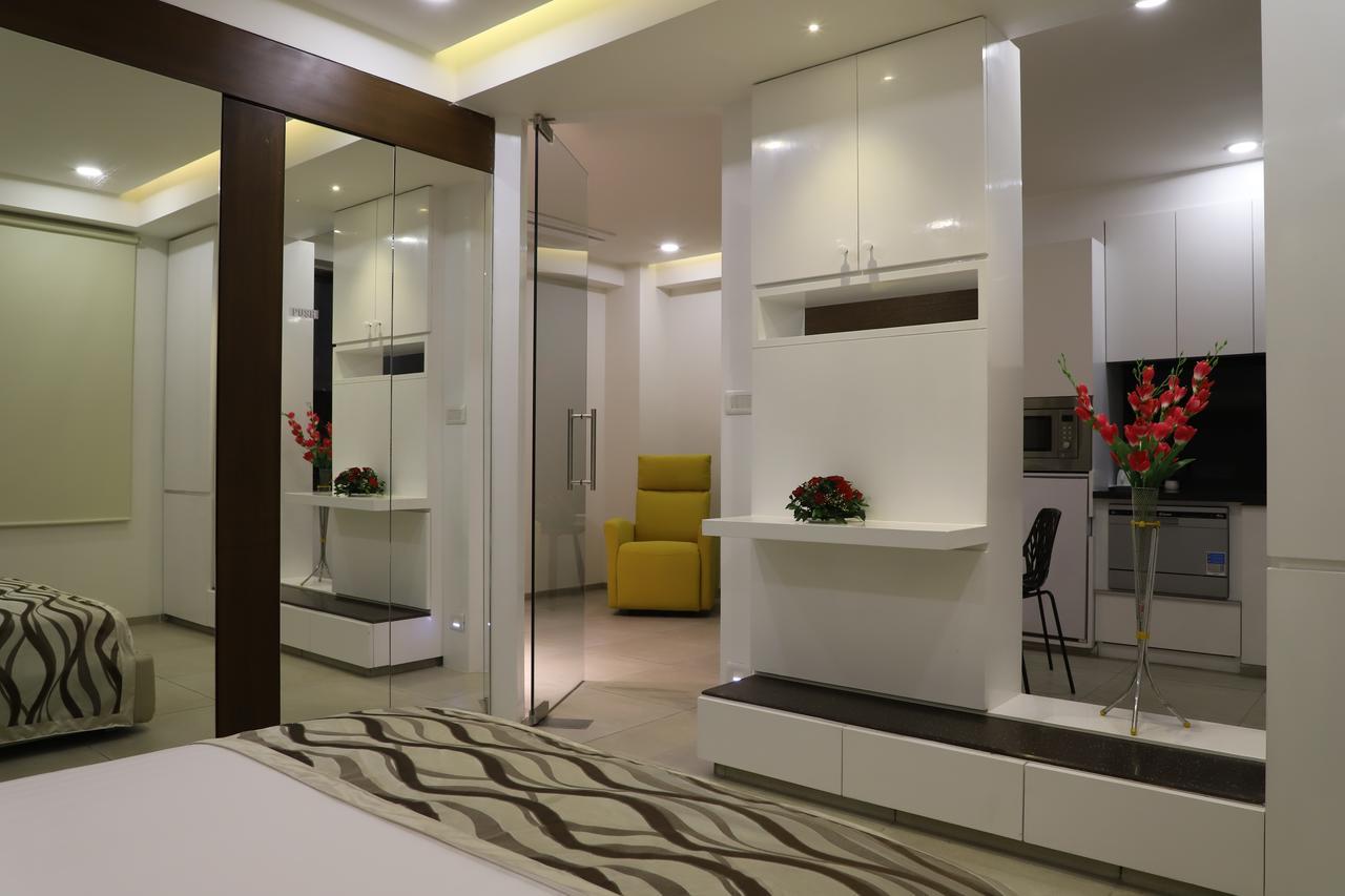 Hotel Ebony Residency 4*