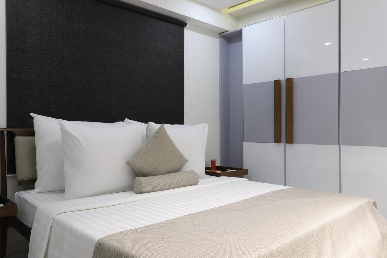 Hotel Ebony Residency