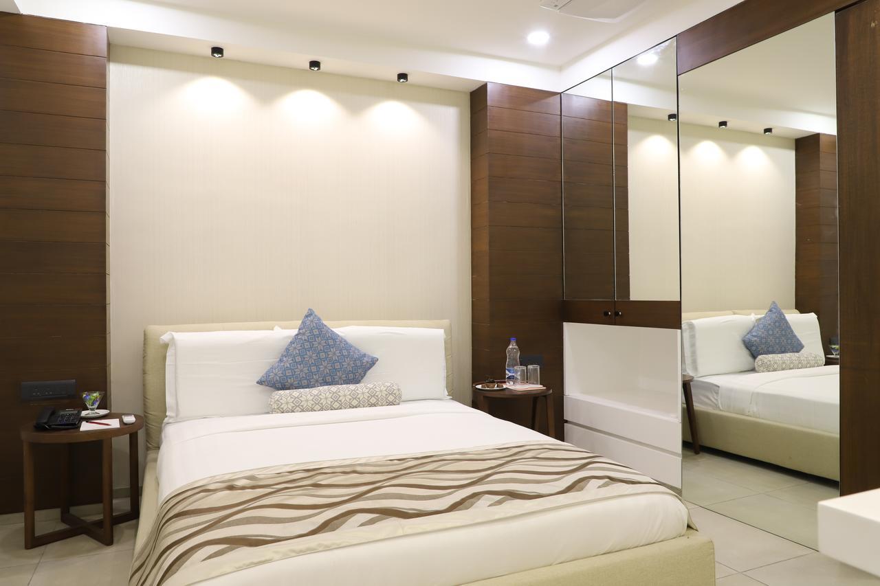Hotel Ebony Residency