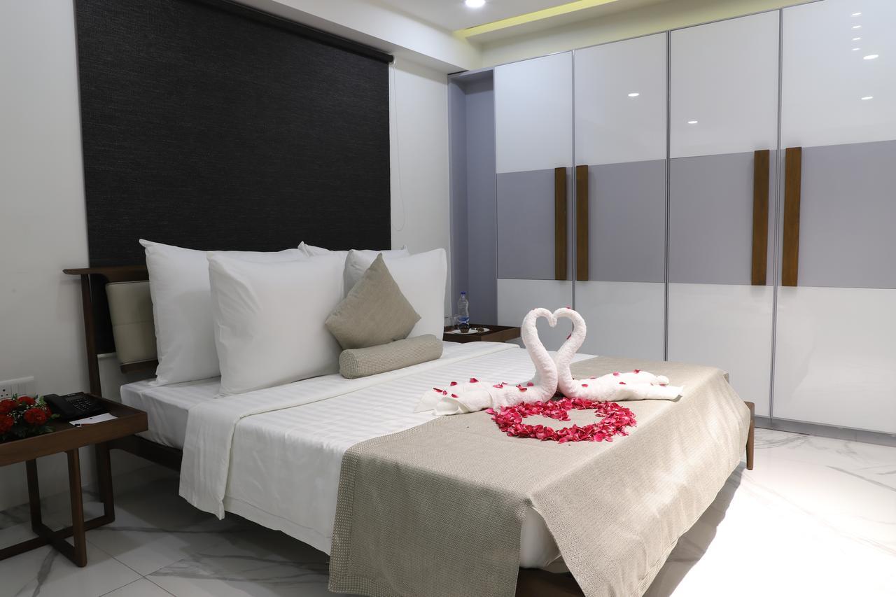 Hotel Ebony Residency