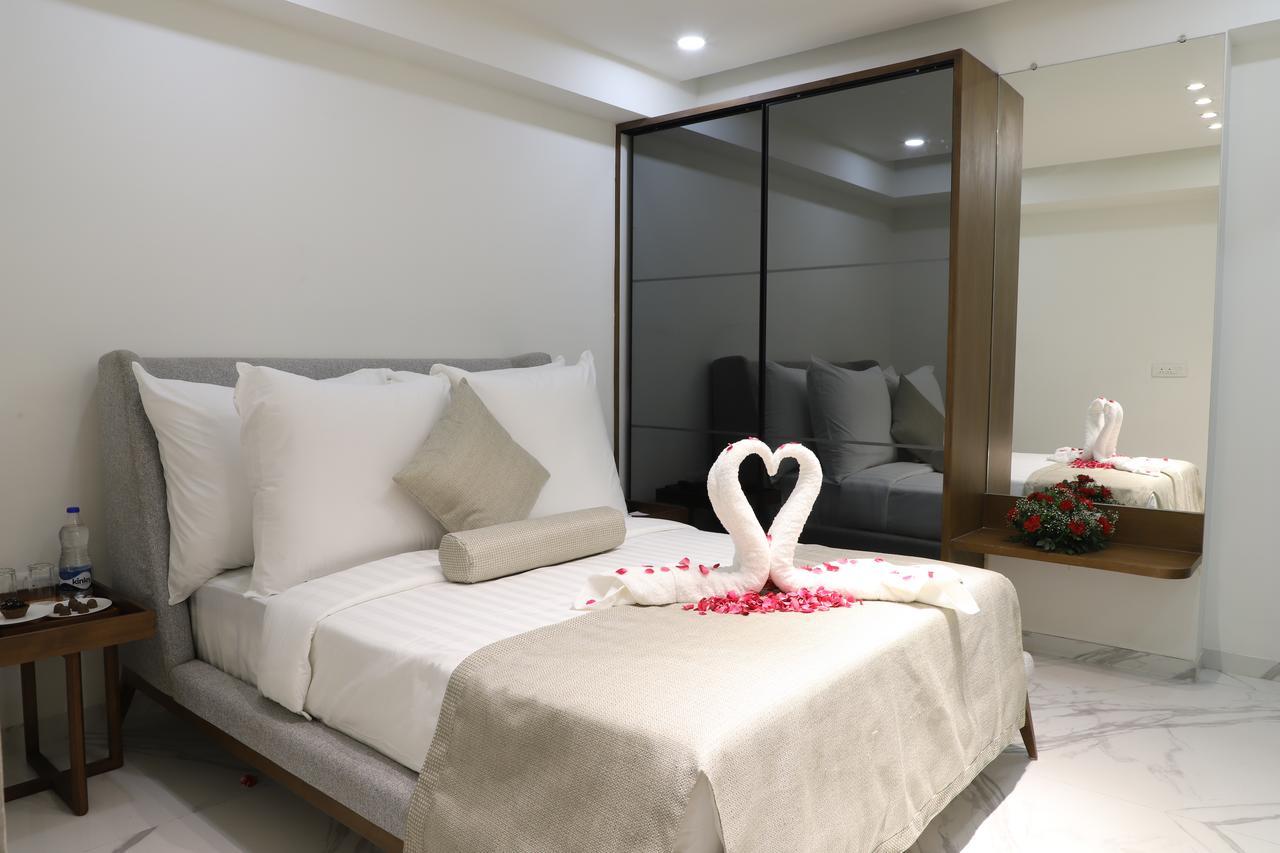 Hotel Ebony Residency