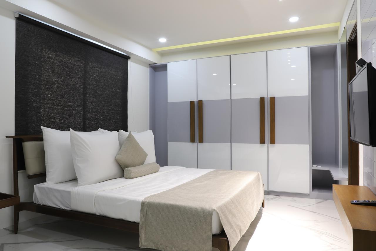 Ebony Residency