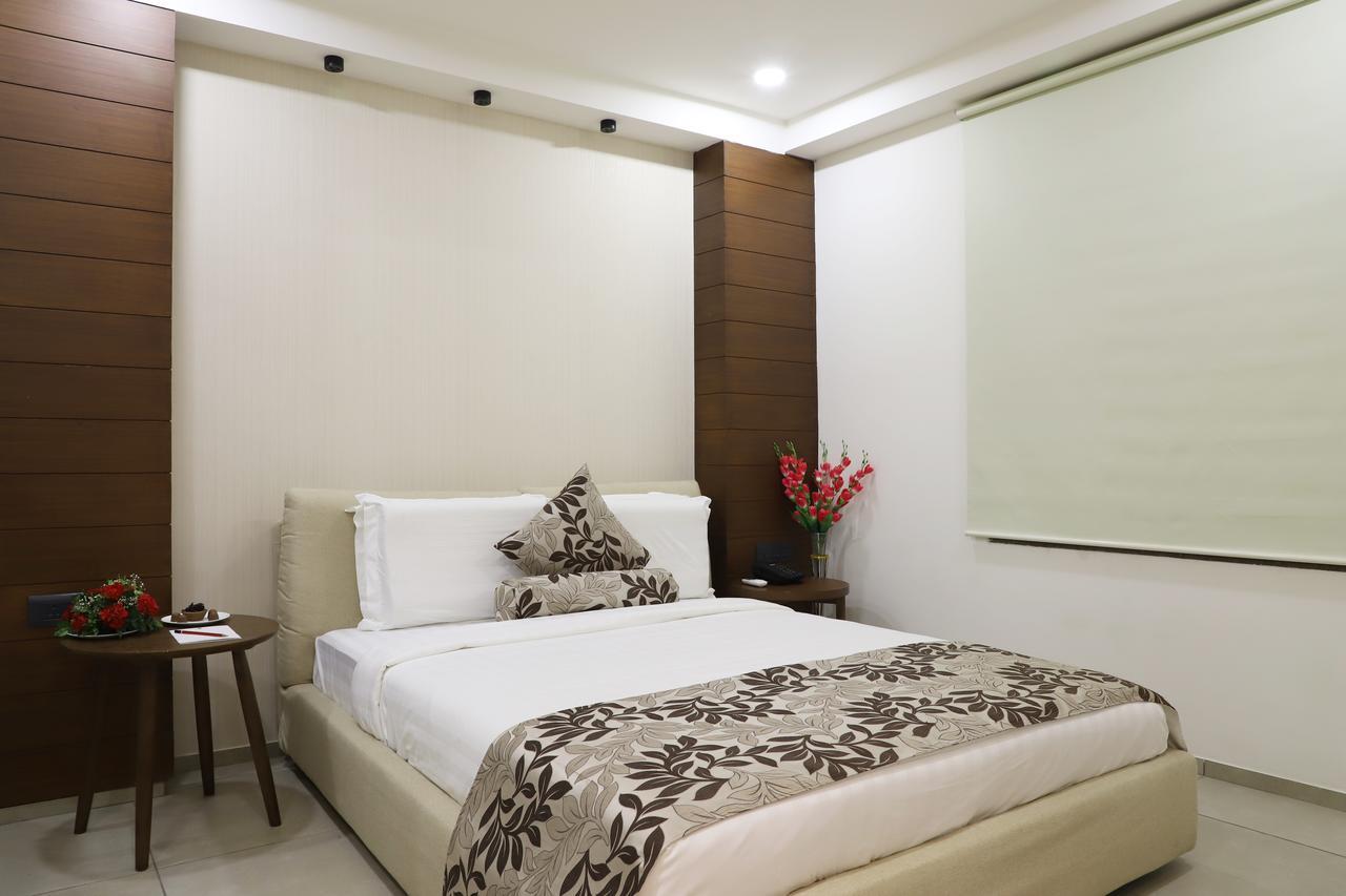 Hotel Ebony Residency 4*