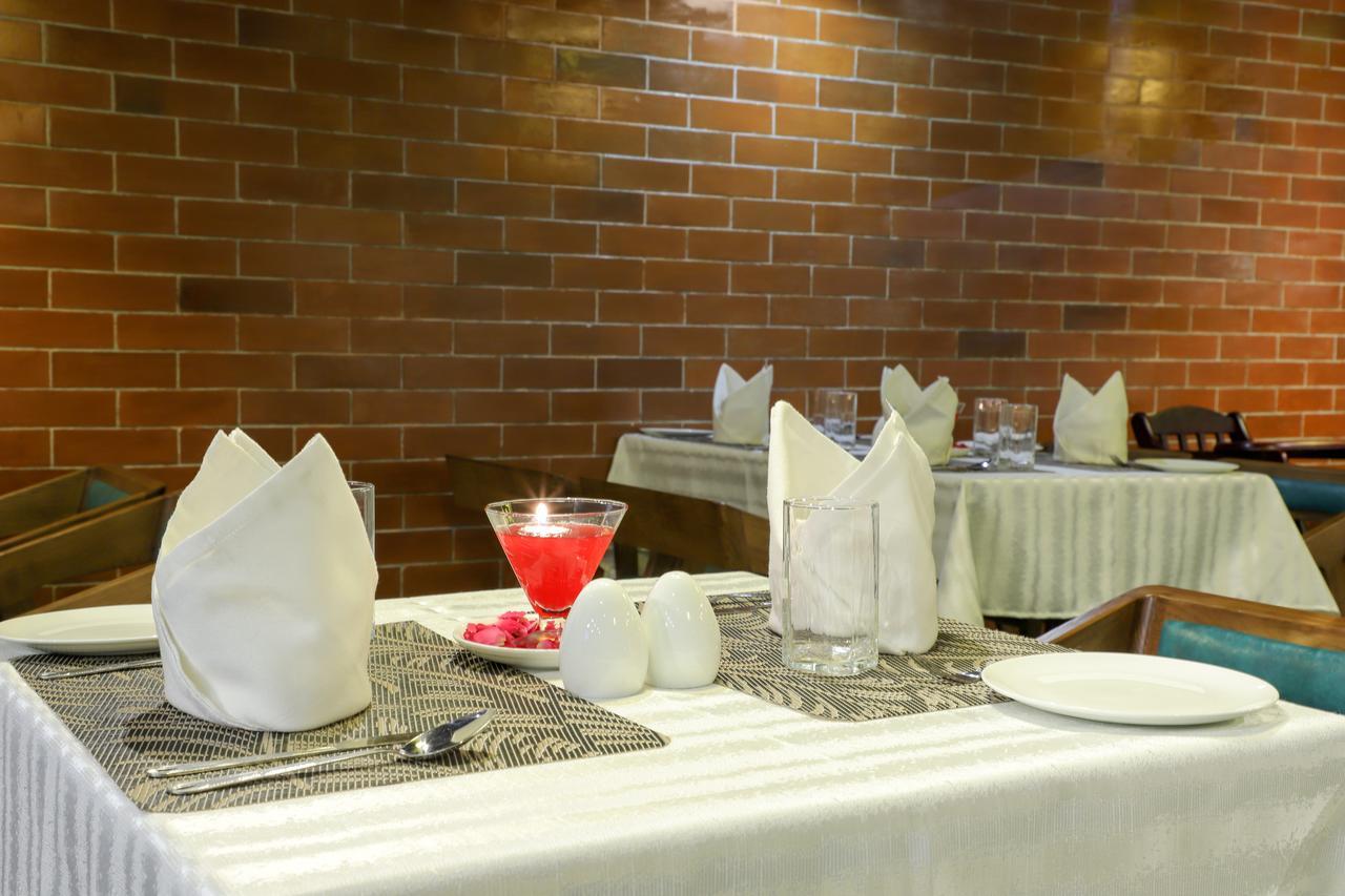 Hotel Ebony Residency 4*