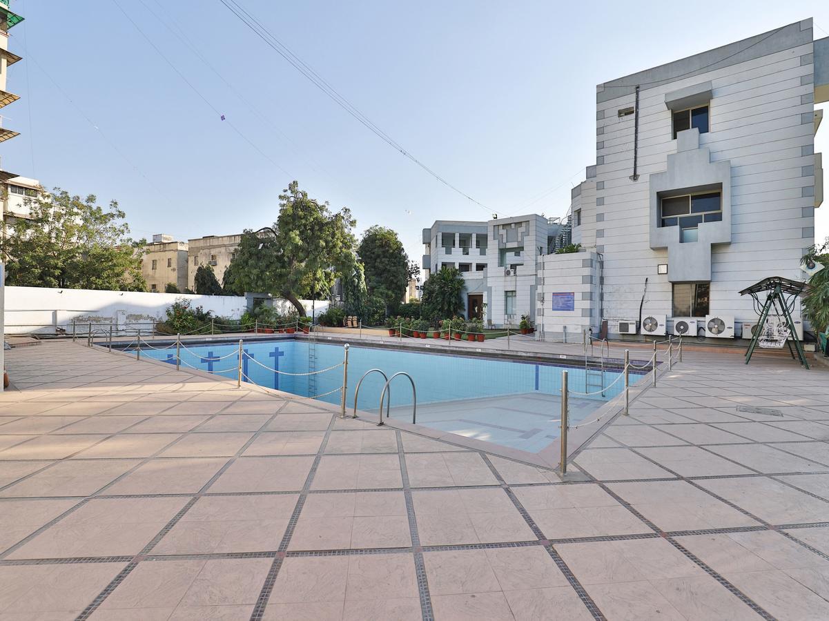 Hotel Oyo 5054 Sun-n-step Club 3*