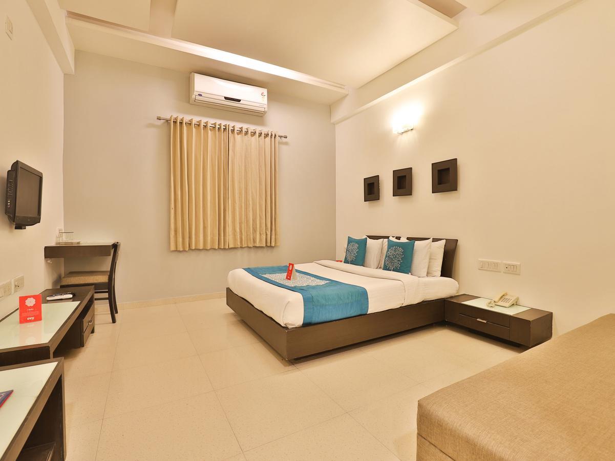 Oyo 5054 Sun-n-step Club Hotel 3*