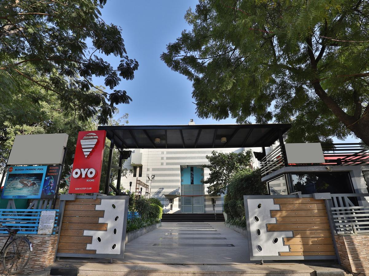 Oyo 5054 Sun-n-step Club Hotel Ahmedabad
