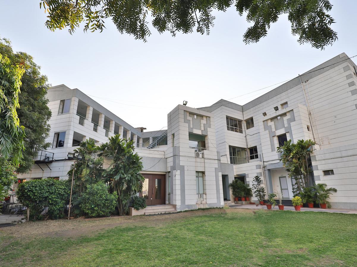 Oyo 5054 Sun-n-step Club Hotel