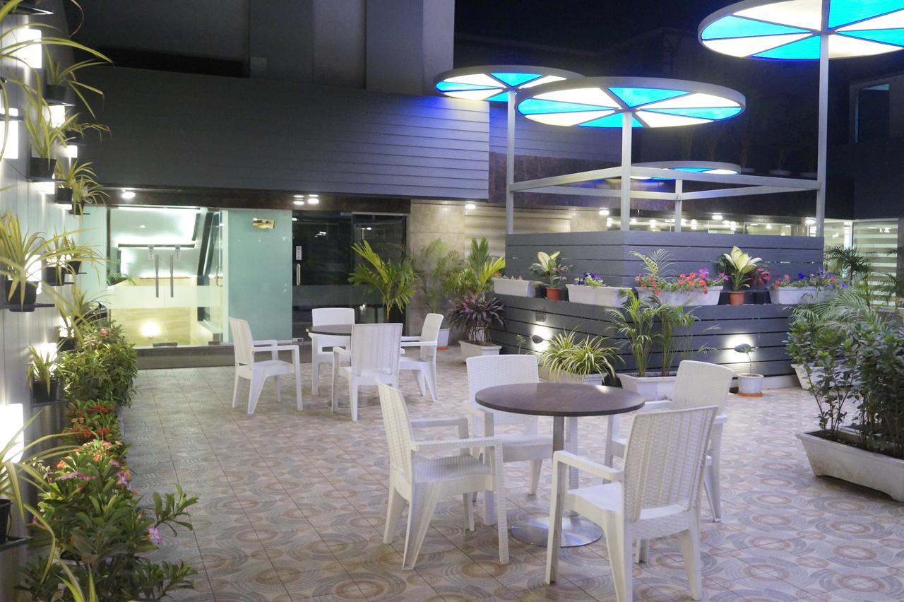 O Ellis Ahmedabad