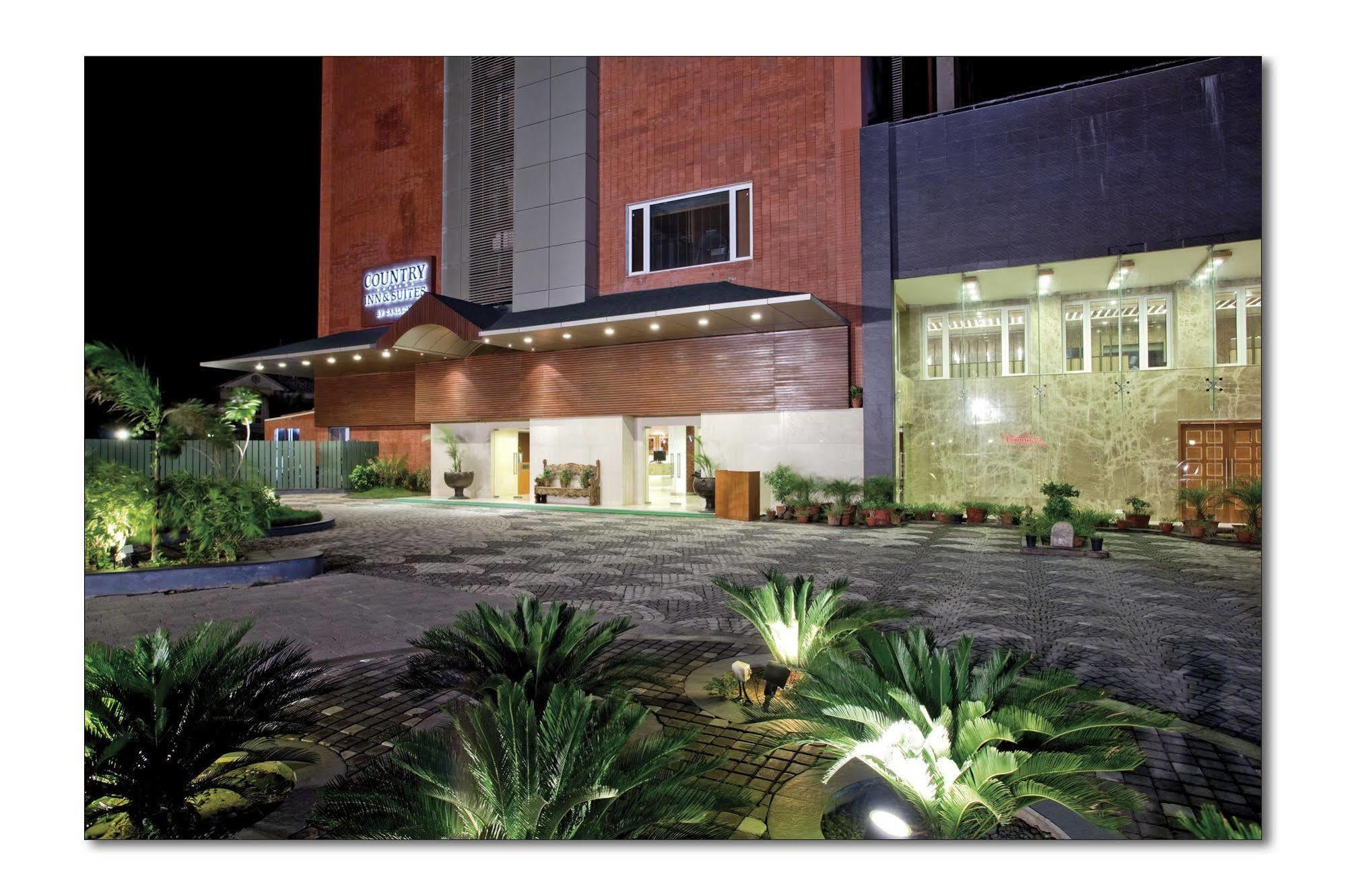 Hotel Bloomsuites L Ahmedabad