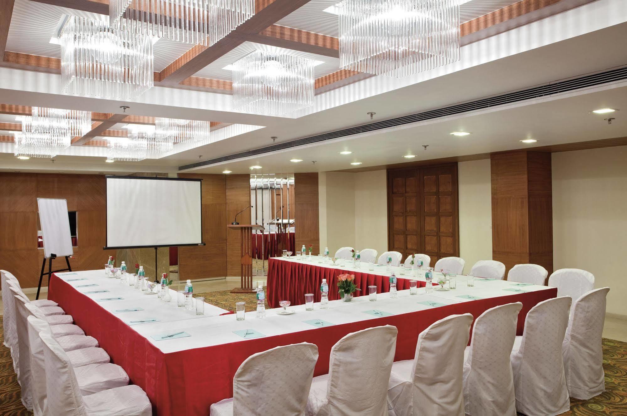 Hotel Bloomsuites L Ahmedabad