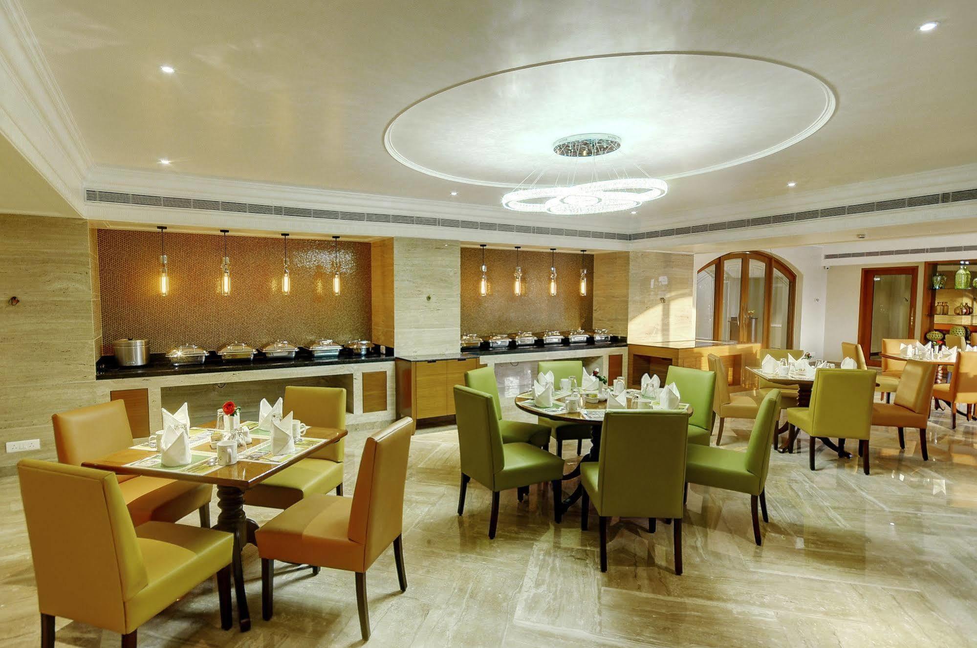 Lemon Tree Premier “the Atrium” 4*