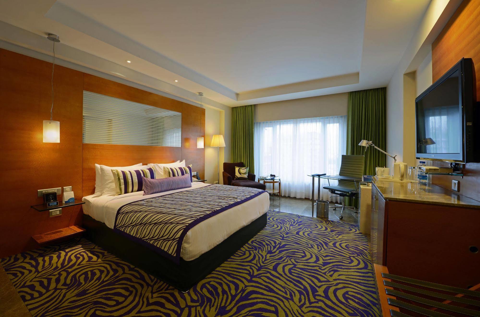 Radisson Blu 5* Ahmedabad