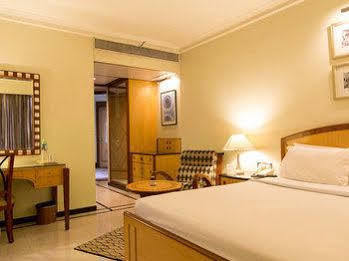 Sarovar Portico Kalupur 3*