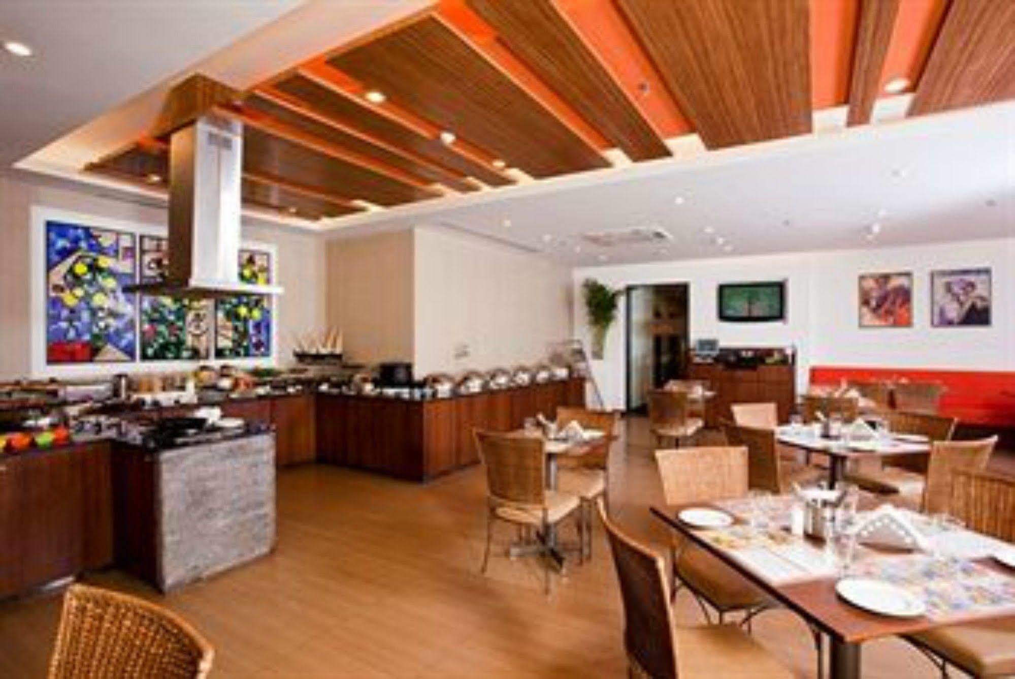 Lemon Tree Hotel, 4*