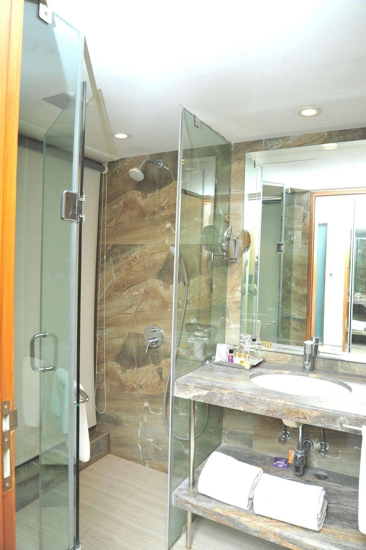 Hotel The Grand Bhagwati