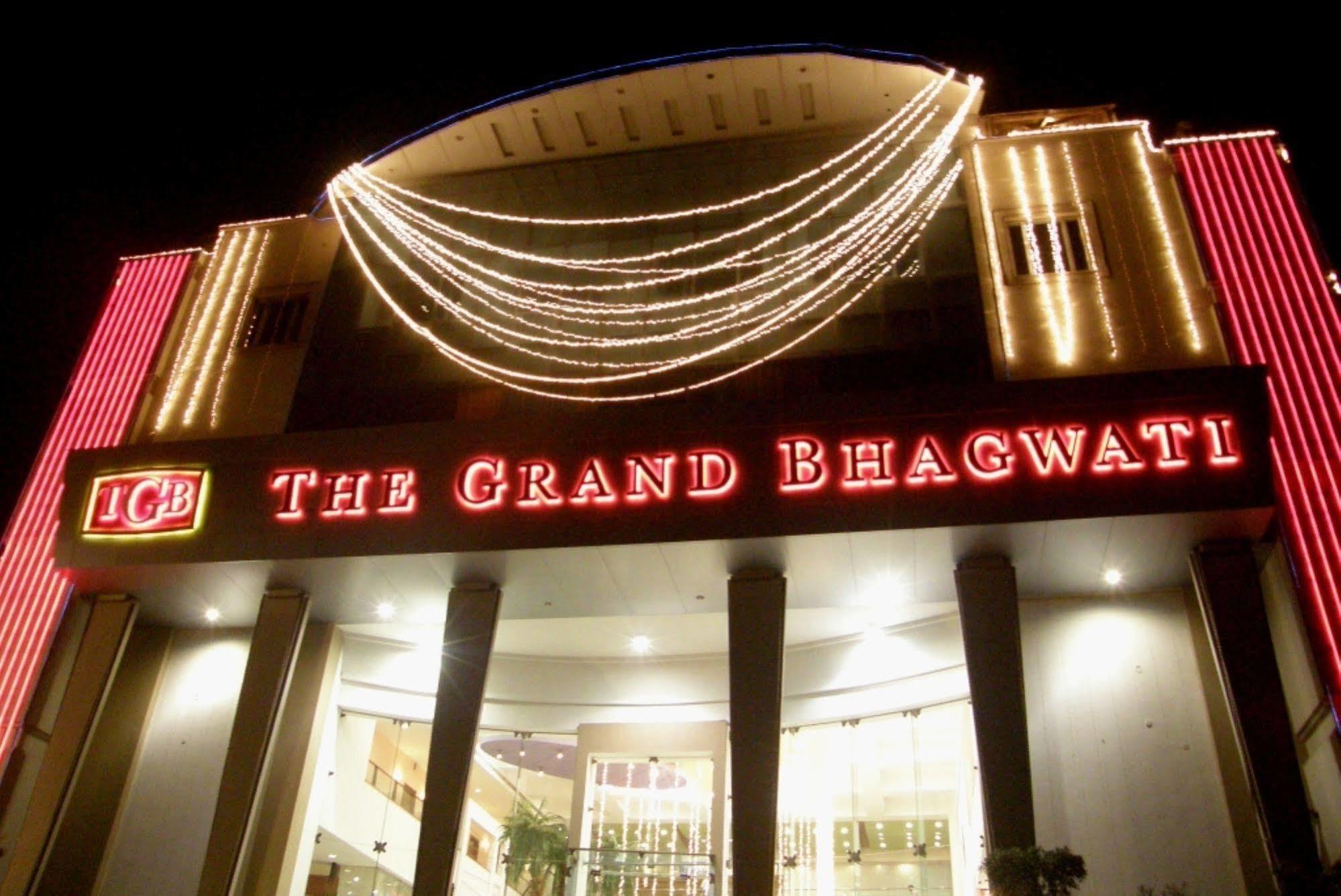 Hotel The Grand Bhagwati 4*