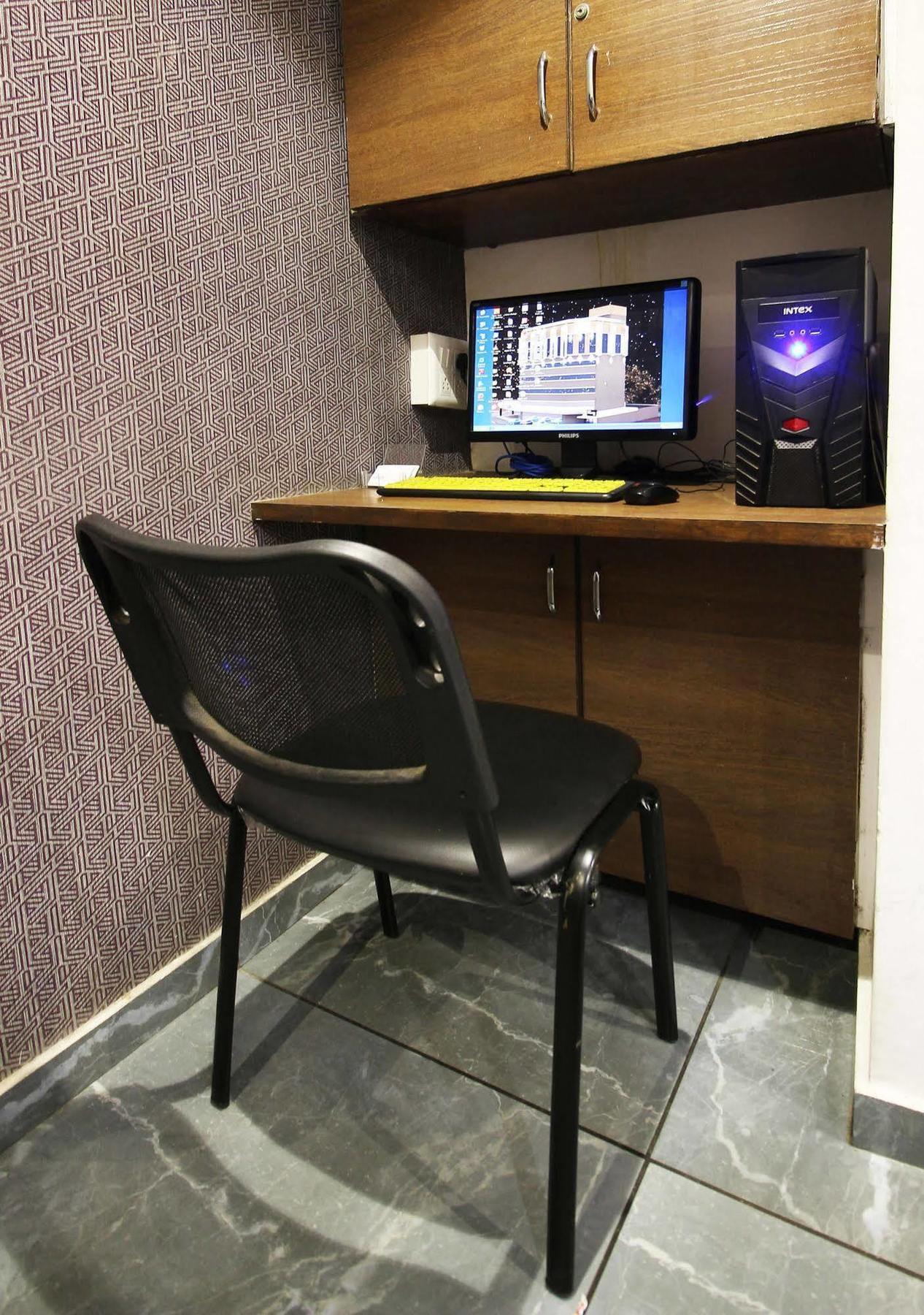 Salute Hotel Ahmedabad