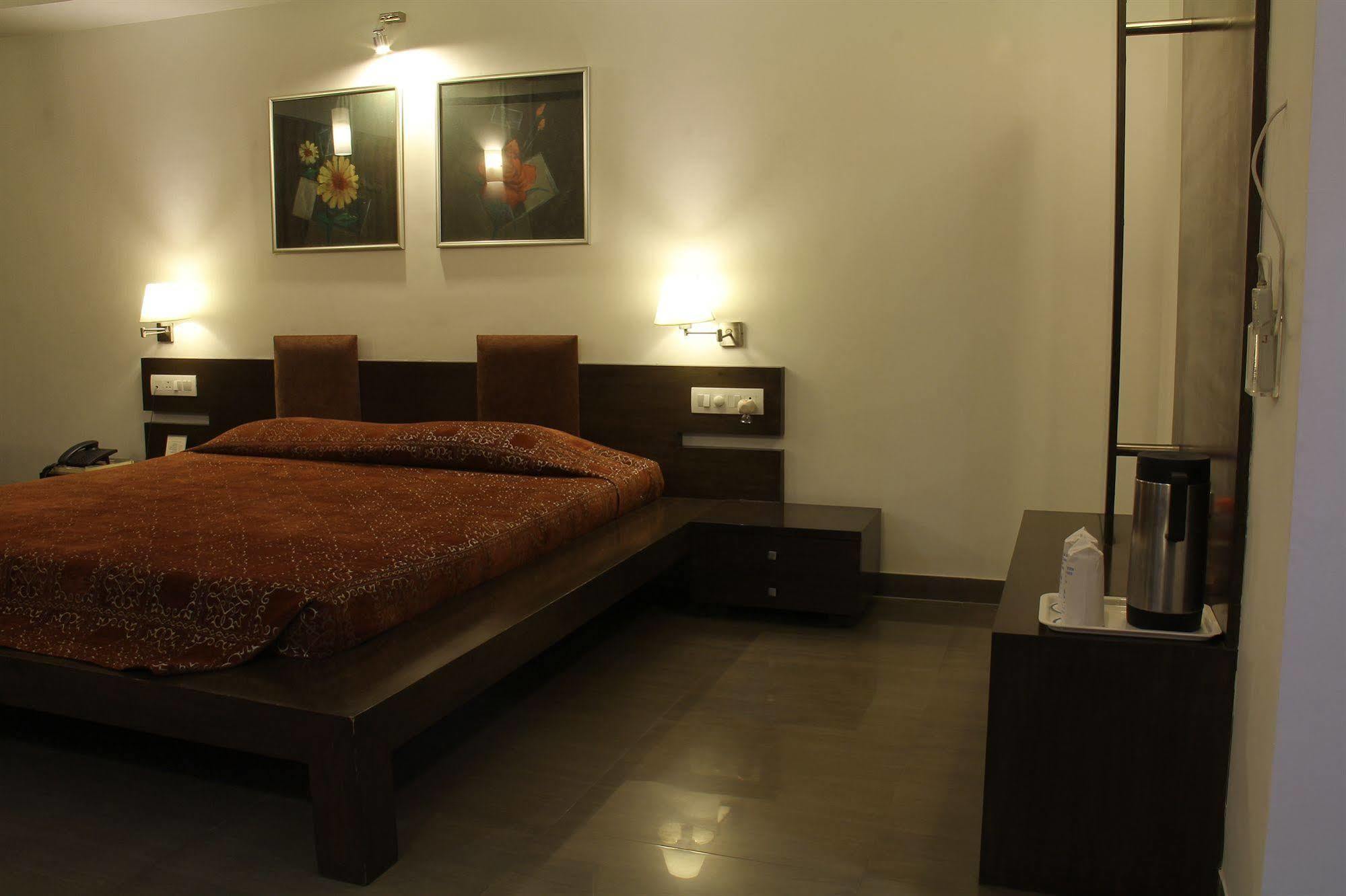 Platinum 3* Ahmedabad