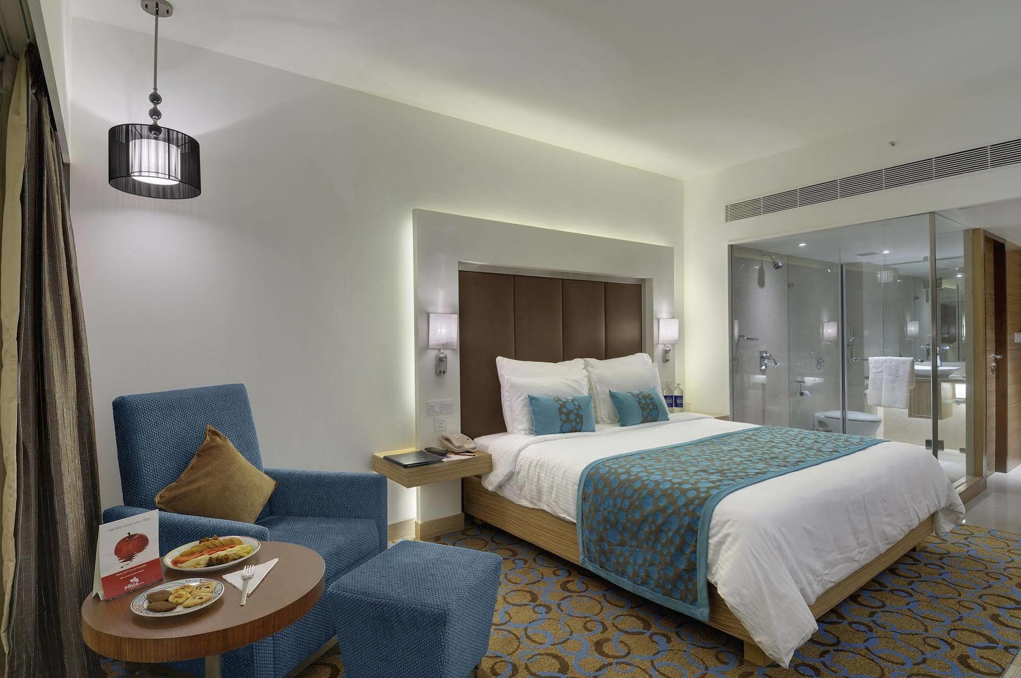 Pride Plaza Hotel, 5*
