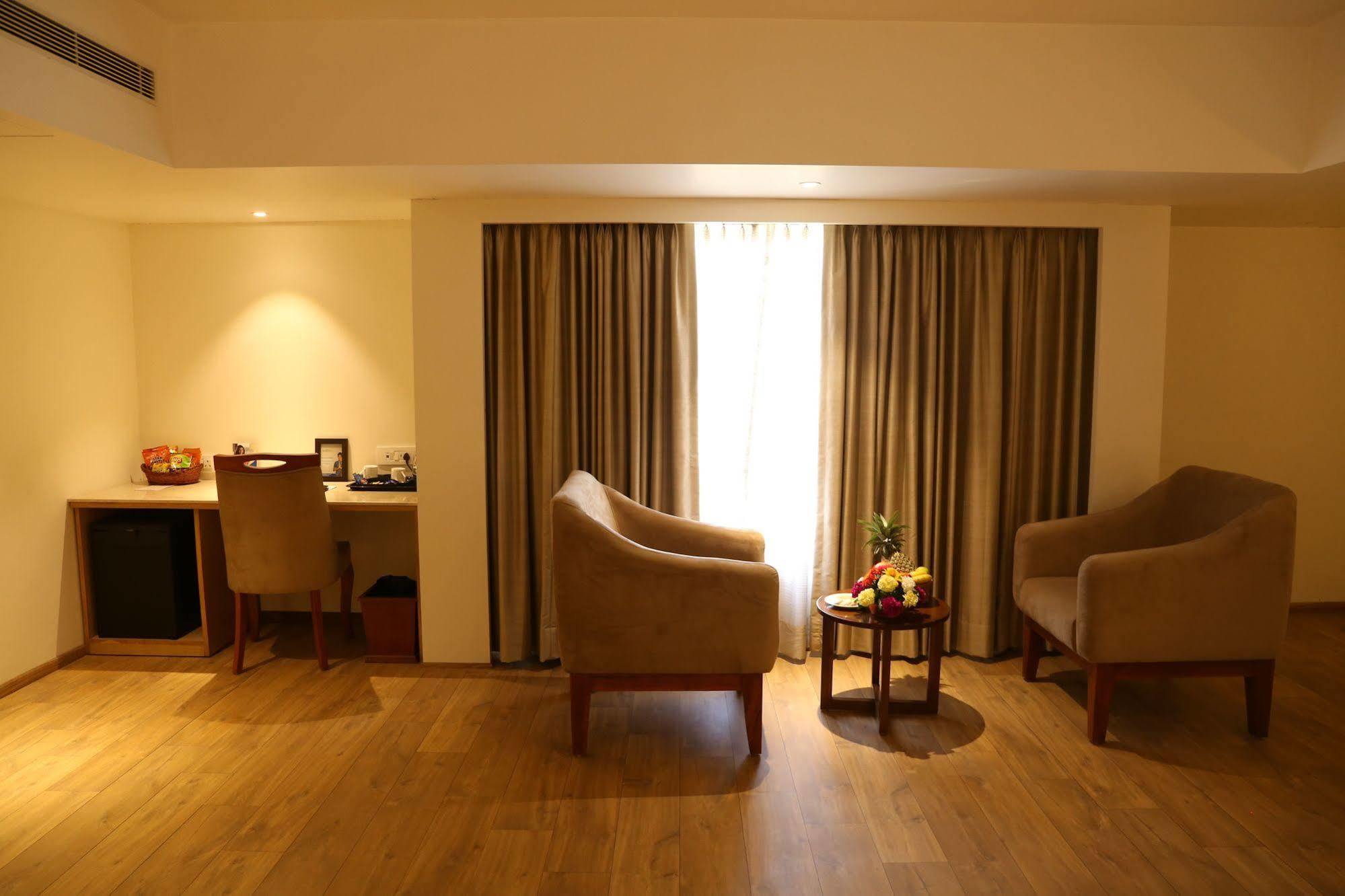 Hotel Sarovar Portico Rivera