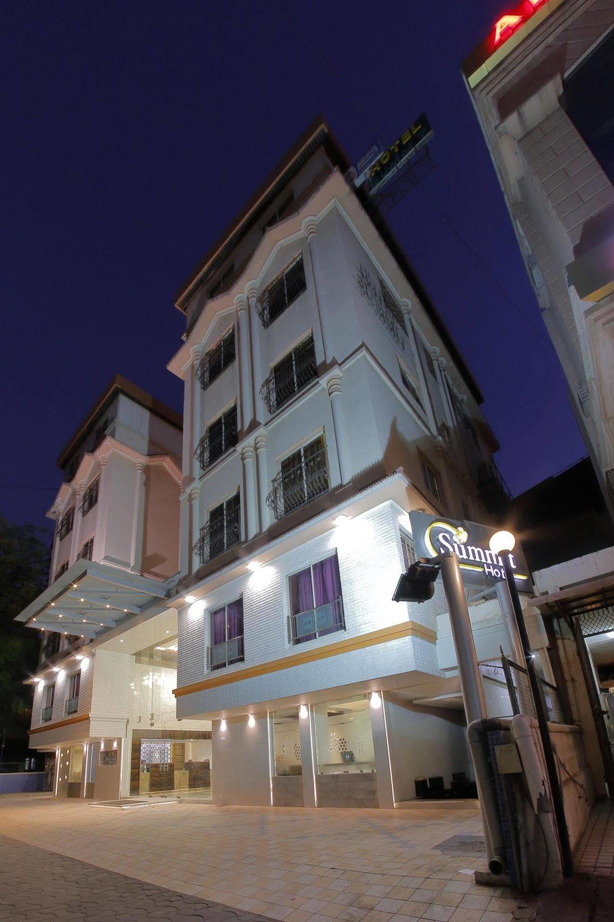 Summit Hotel