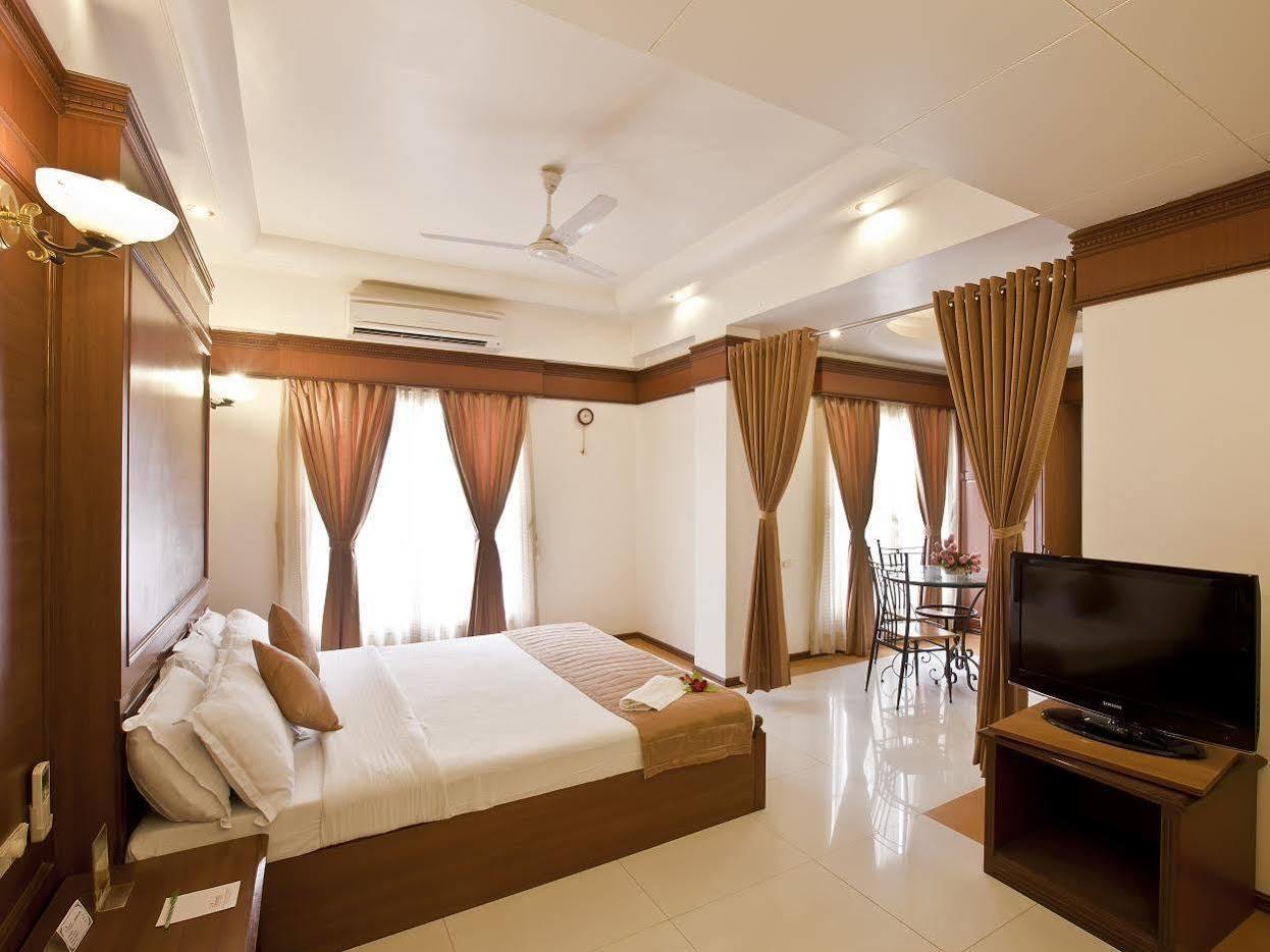 Summit Hotel