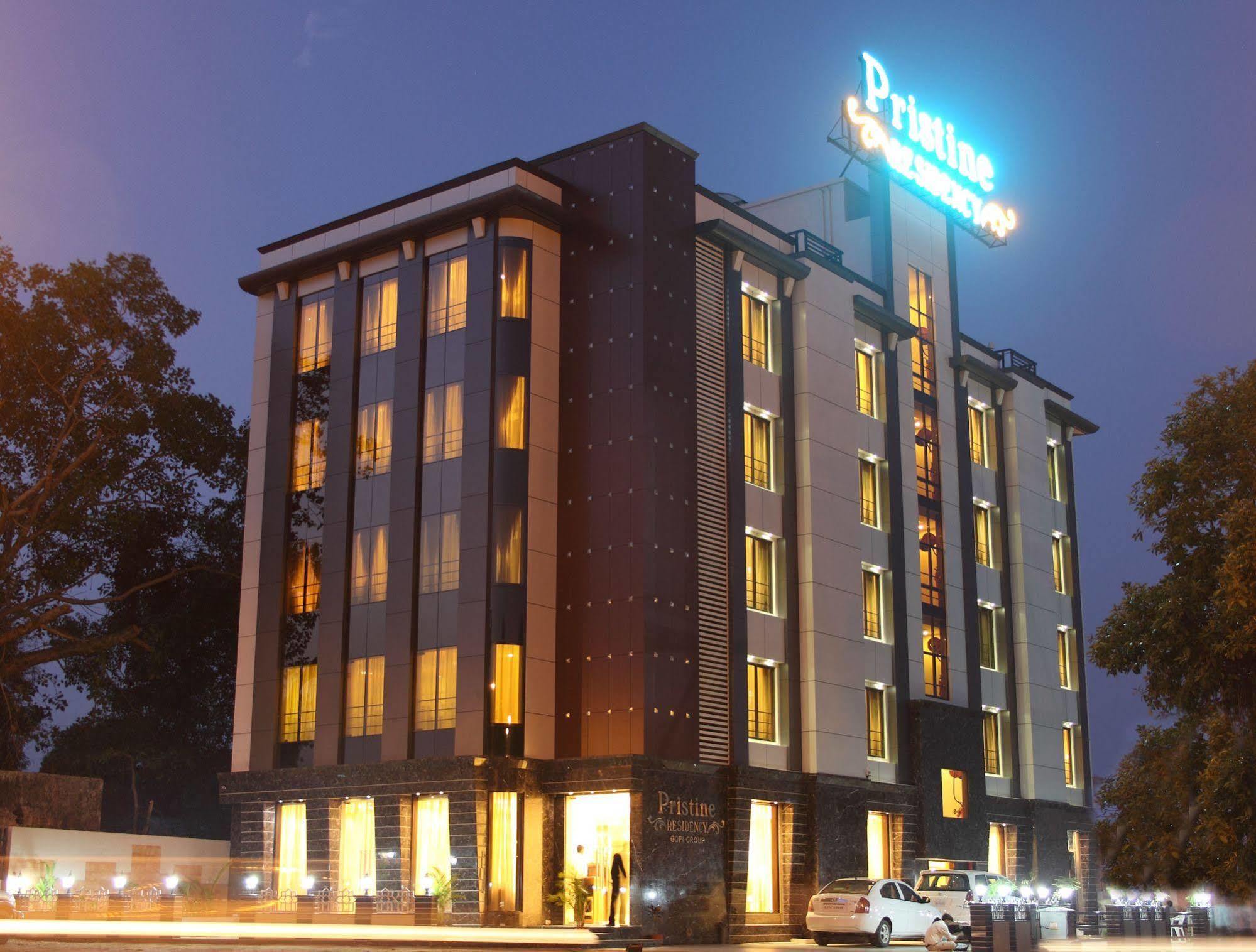 Pristine Residency Hotel 3*