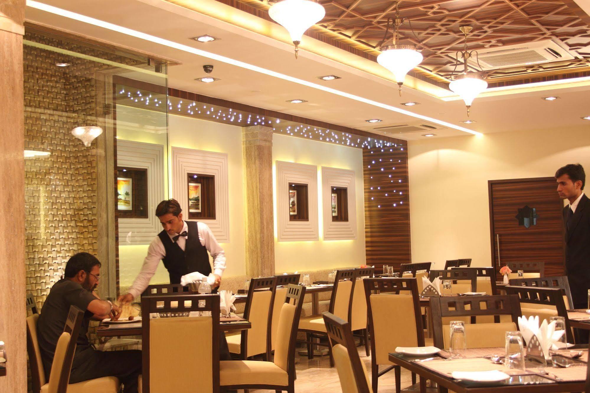 Pristine Residency 3* Ahmedabad
