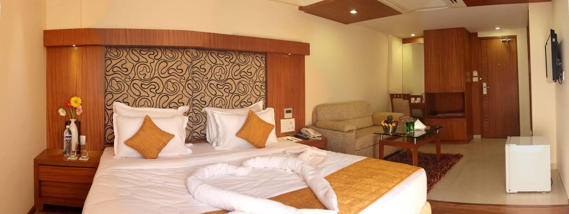 Hotel Pristine Residency Ahmedabad