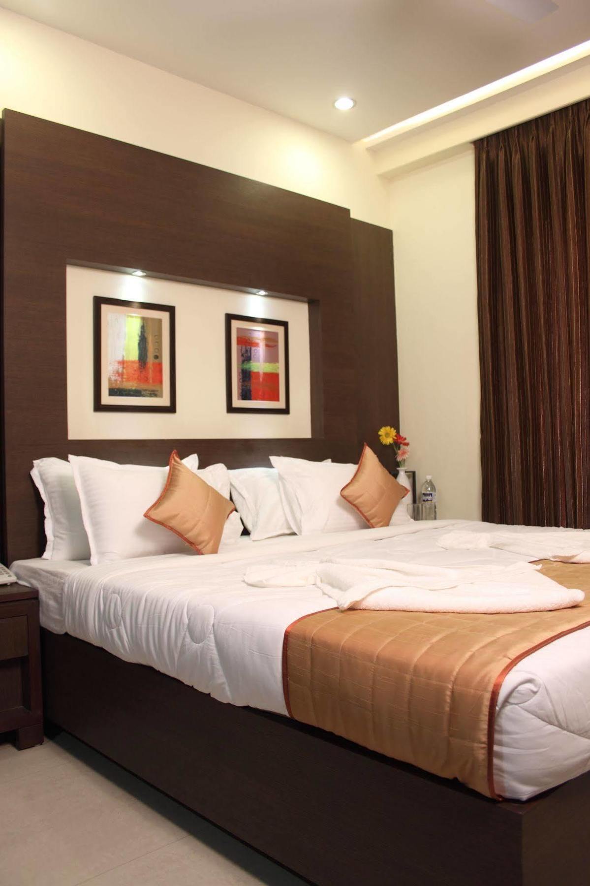 Hotel Pristine Residency Ahmedabad