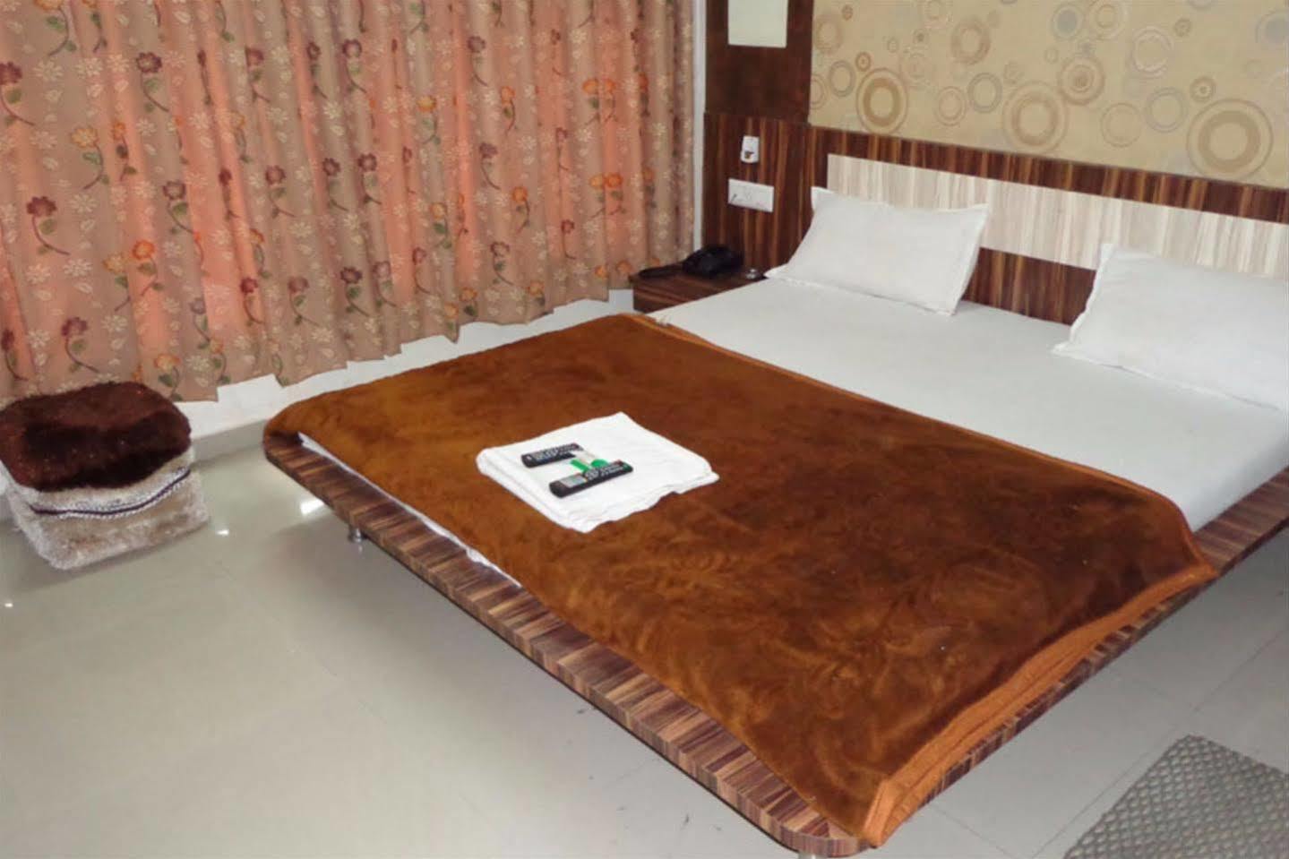 Hotel Om Palace Hotel Ahmedabad