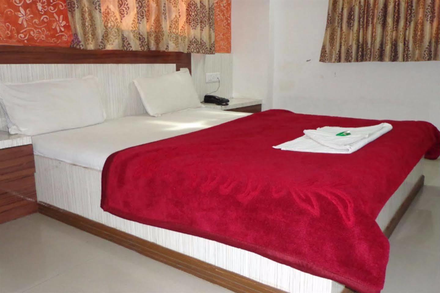 Hotel Hotel Om Palace Ahmedabad