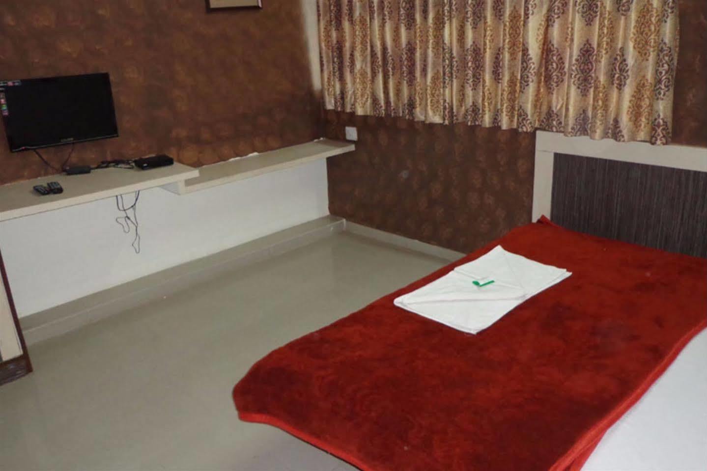 Hotel Om Palace Ahmedabad