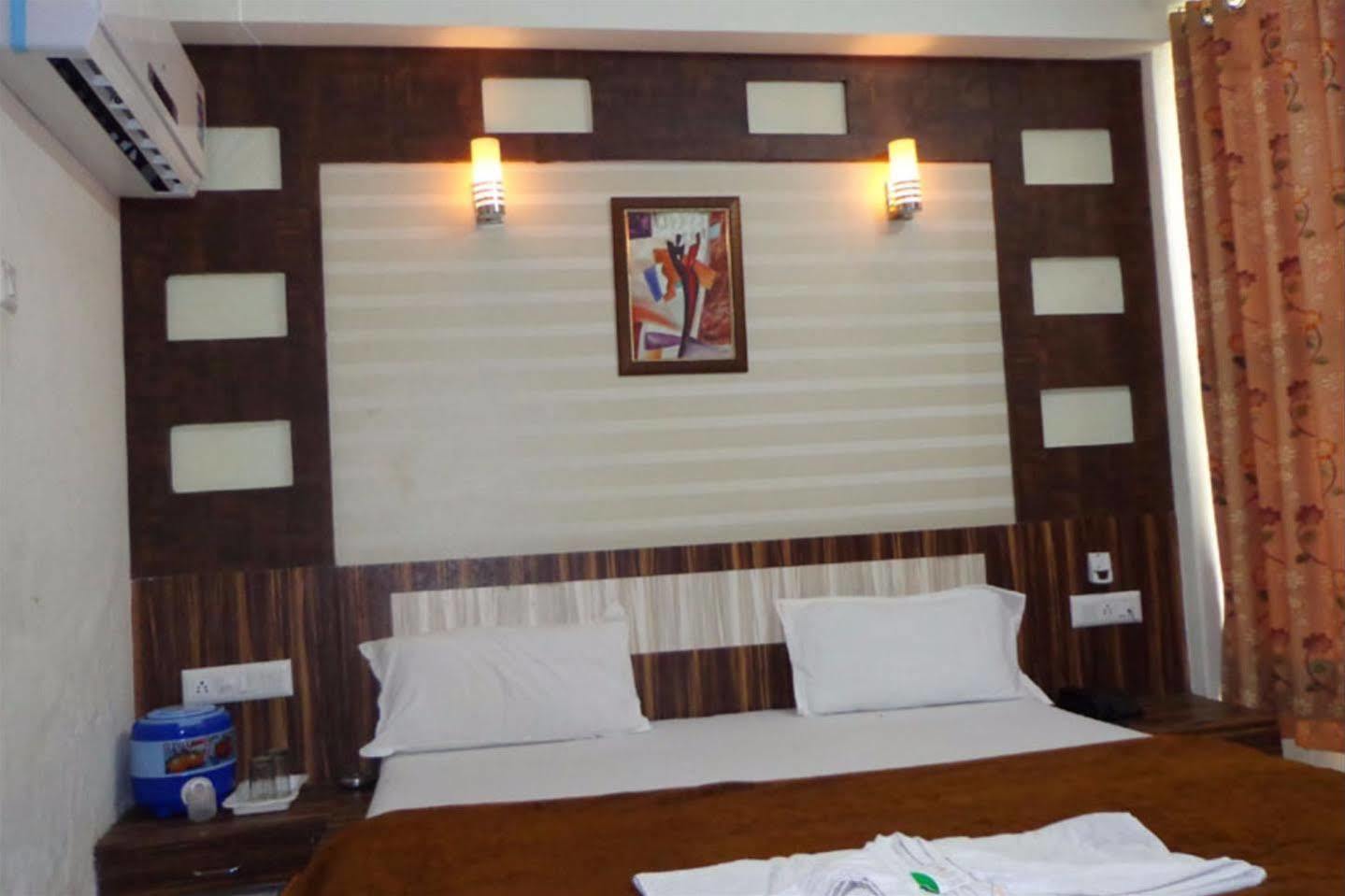 Hotel Hotel Om Palace Ahmedabad