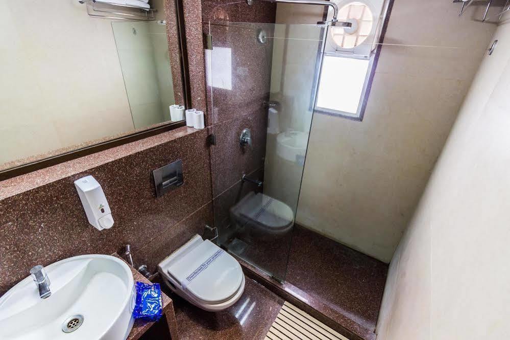 Oyo Premium Vastrapur Hotel Ahmedabad