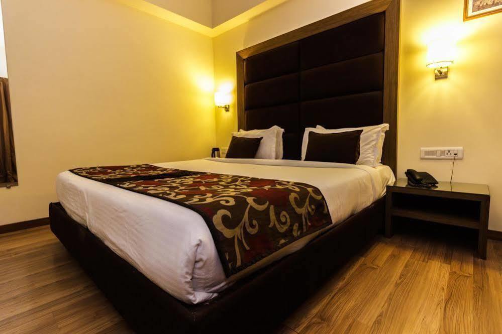 Hotel Oyo Premium Vastrapur