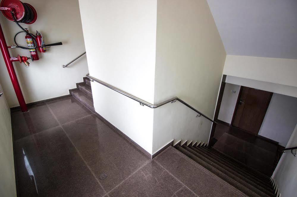 Oyo Premium Vastrapur Hotel Ahmedabad
