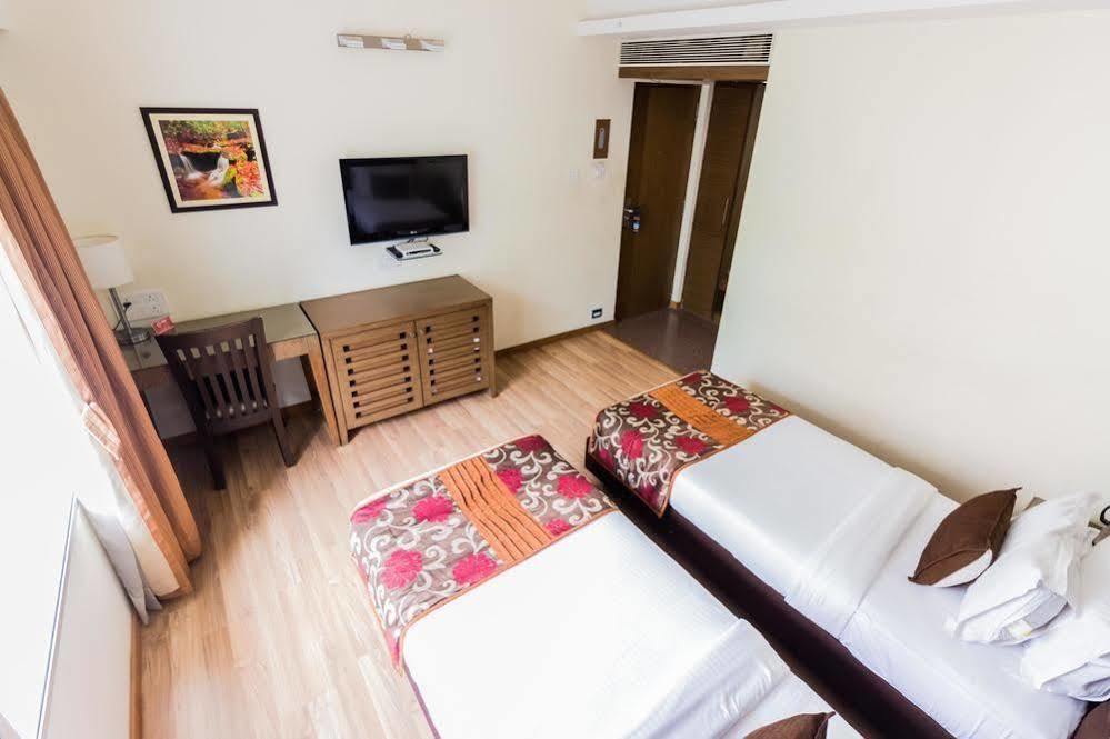 Hotel Oyo Premium Vastrapur Ahmedabad