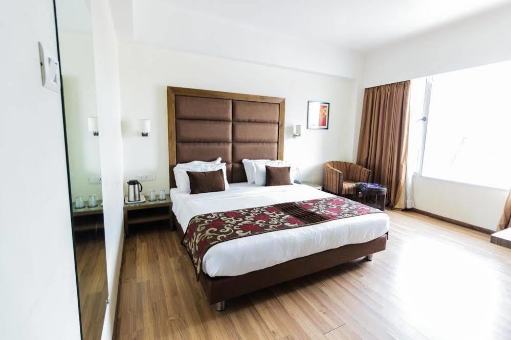 Oyo Premium Vastrapur Ahmedabad