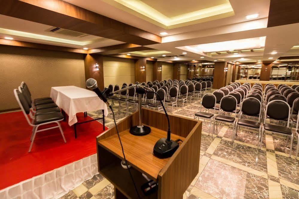 Oyo Premium Vastrapur Hotel 3*
