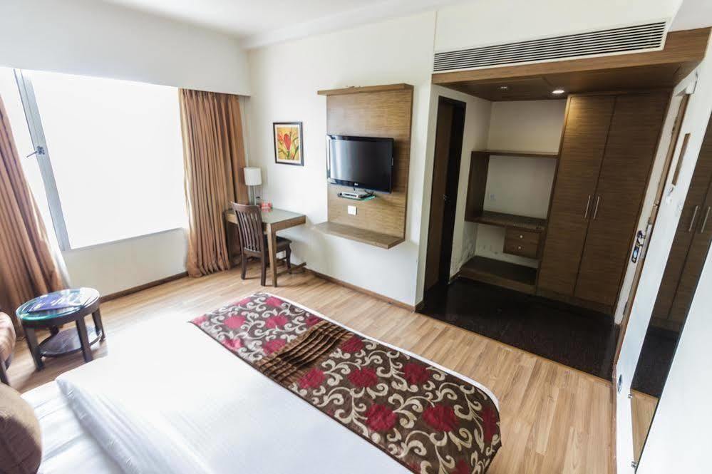 Oyo Premium Vastrapur Hotel 3*