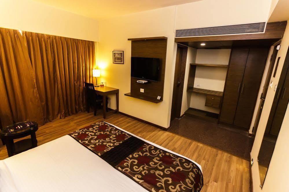 Hotel Oyo Premium Vastrapur 3*